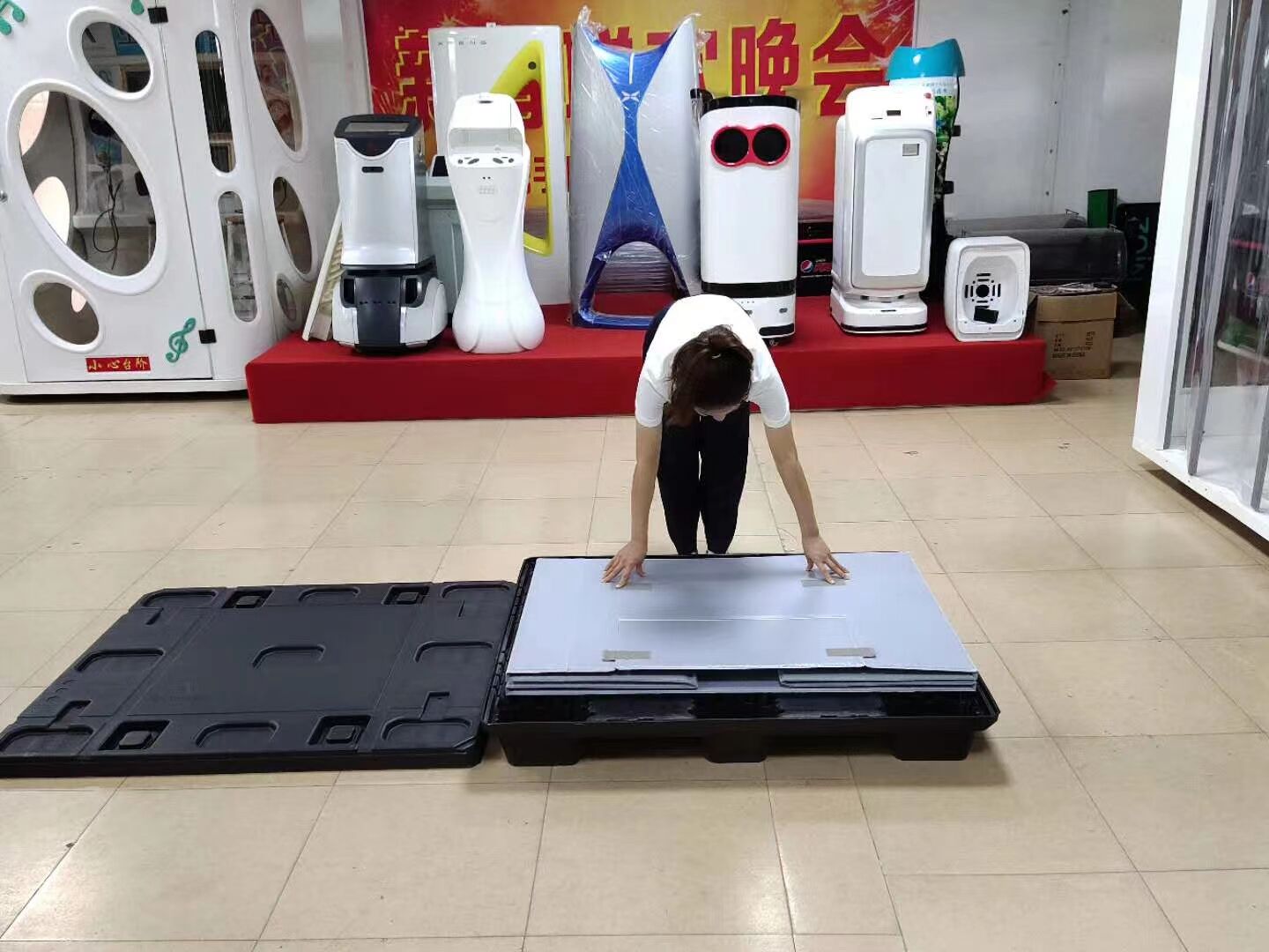 折疊式循環吸塑圍板箱的折疊方法